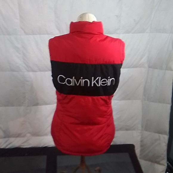 Iconic Calvin Klein winter vest - Picture 5 of 9
